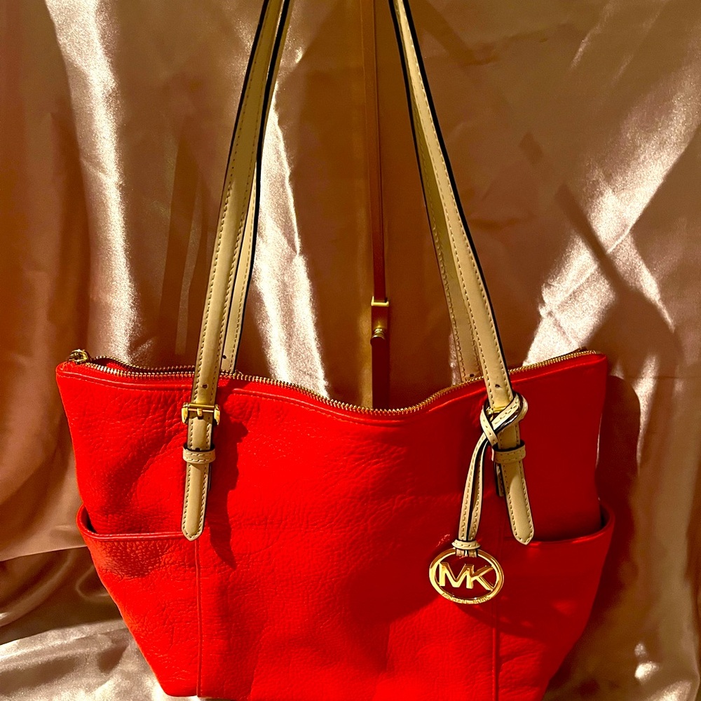 Michael Kors Chic Orange Leather Shoulder Bag